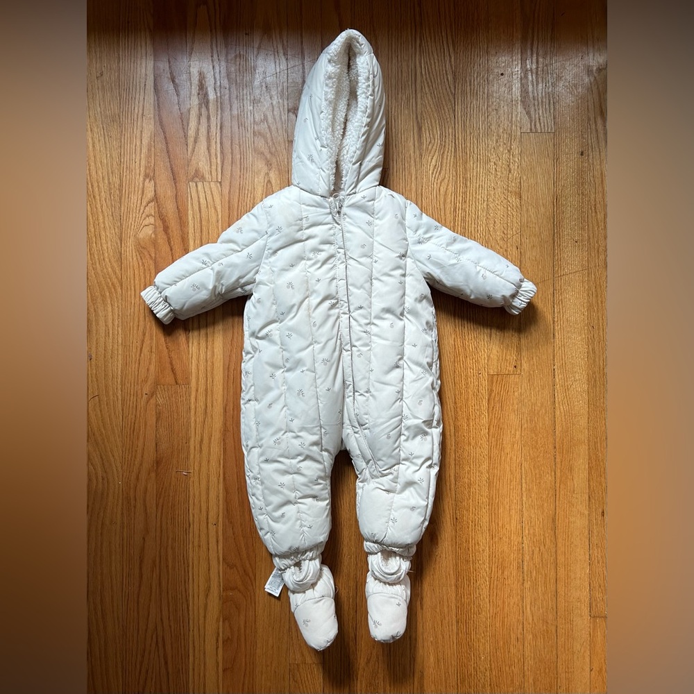 Zara Baby Neutral Snowsuit
6-12 Months